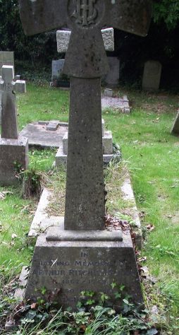 Gravestone of UPJOHN Arthur Ritchie 1948; UPJOHN Alice Augusta