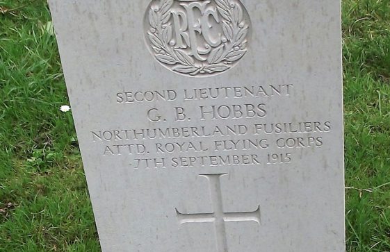 Gravestone and original grave marker of HOBBS 2nd Lt. Geoffrey Brian 1915